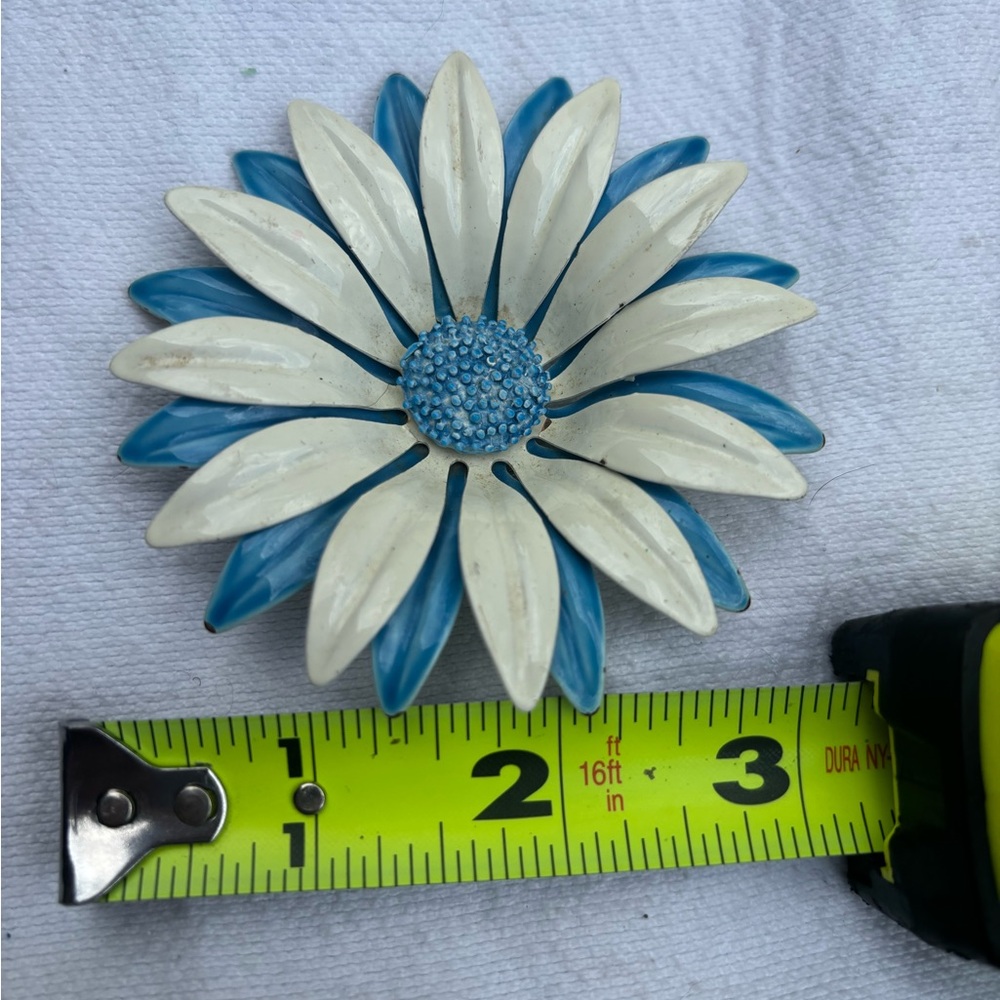 Vintage Blue + White Flower Brooch - Picture 4 of 6